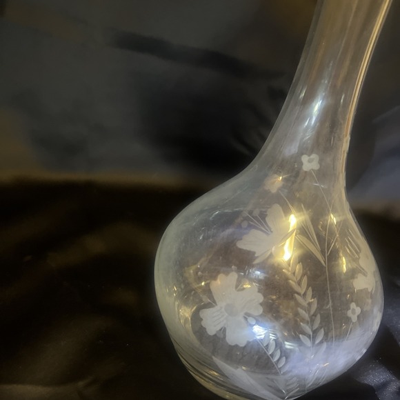 Vintage Romanian 15.7 Tall Sand Etched Floral Decanter‎ Glass W/ Stopper - Picture 5 of 14